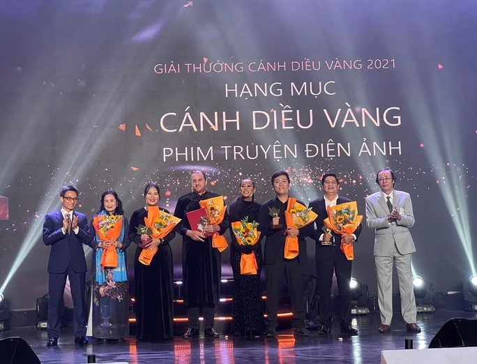 Phim "Đêm tối rực rỡ" thắng lớn giải Cánh diều 2021 ảnh 1