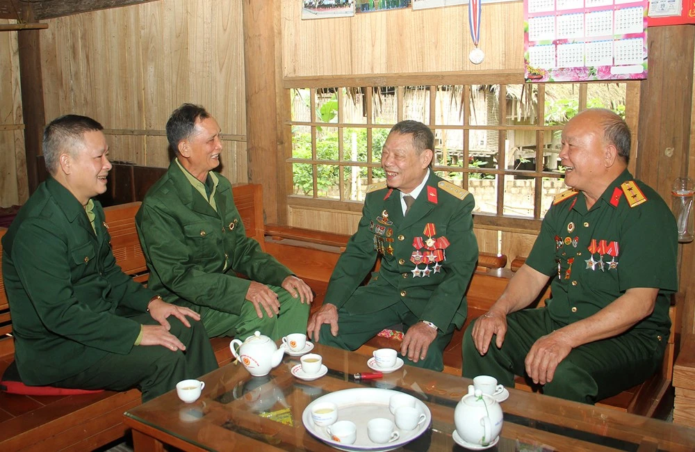 Mỗi dịp tháng 4 về, các cựu chiến binh xã Khánh Yên Thượng (Văn Bàn) lại gặp gỡ, ôn lại truyền thống.