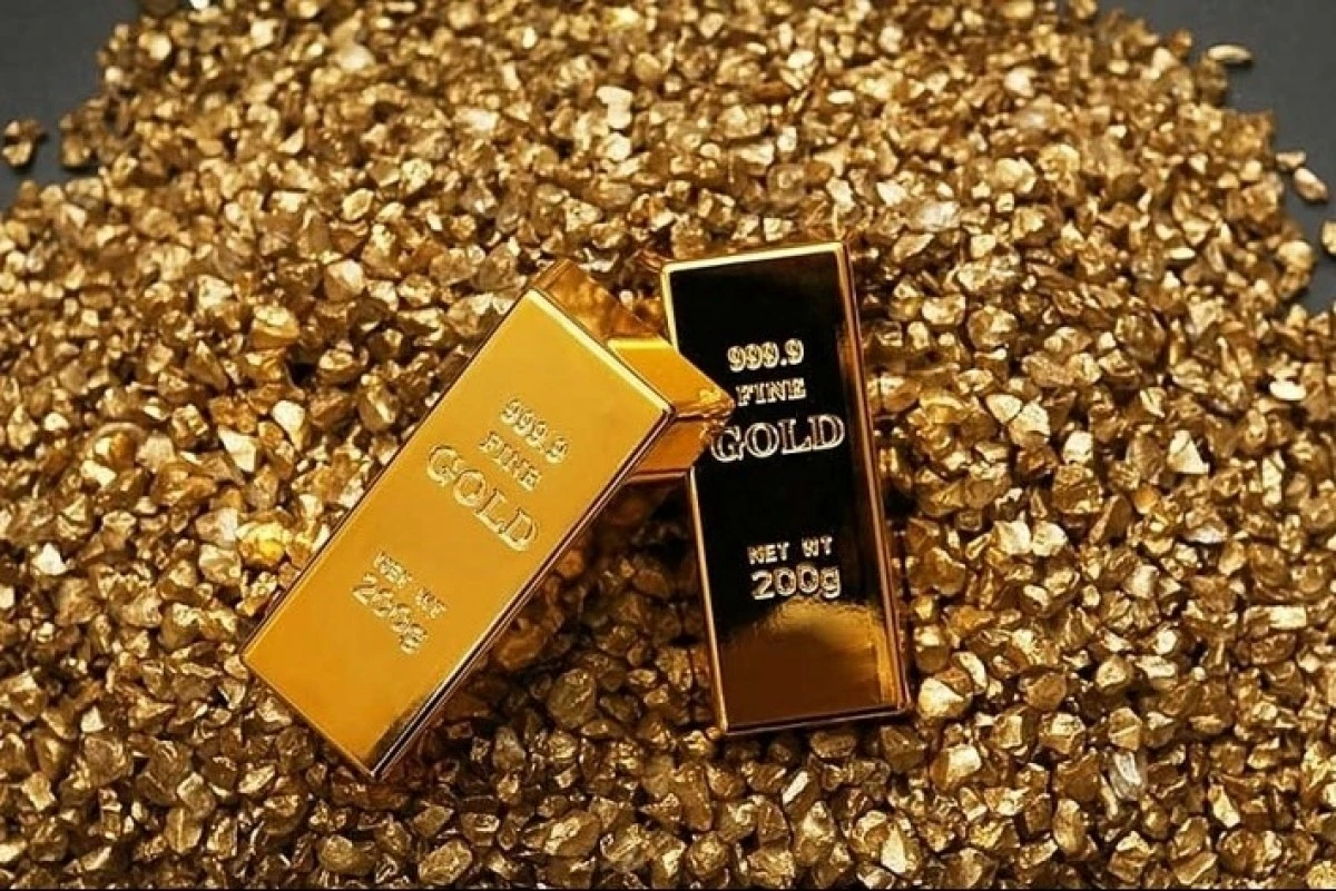 Giá vàng SJC đứng yên trong khi vàng thế giới giảm nhẹ.