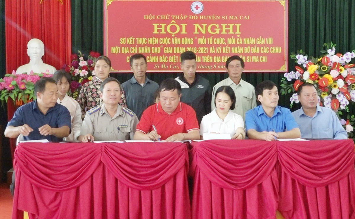 Si Ma Cai: 21 cơ quan, đơn vị, tổ chức, cá nhân đã nhận đỡ đầu 29 trẻ em có hoàn cảnh khó khăn ảnh 2