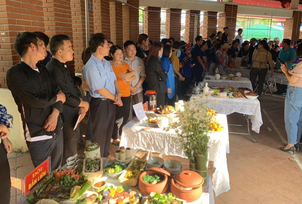 Chợ đêm Bắc Hà sẽ hoạt động trở lại từ tối 9/4 ảnh 2