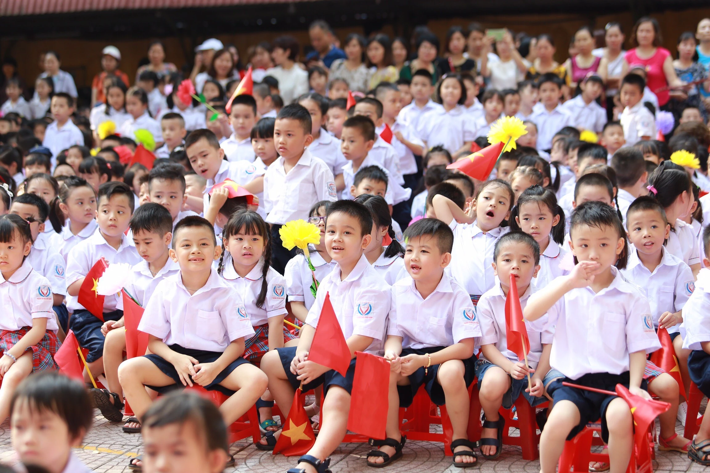 7 địa phương miễn học phí, 2 nơi trích tiền từ ngân sách nhiều nhất hỗ trợ học sinh ảnh 1