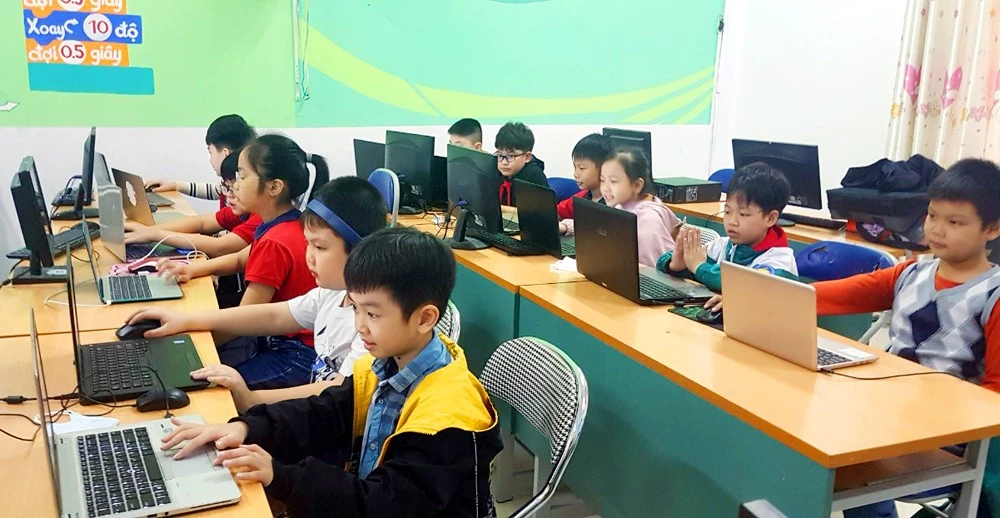 Học sinh Trường Tiểu học Lê Ngọc Hân xếp thứ Nhất Cuộc thi lập trình CoderZ năm 2021 ảnh 3