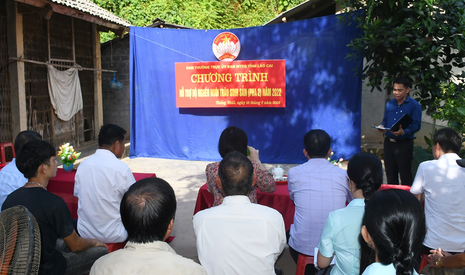 Hỗ trợ 4 hộ nghèo xã Thống Nhất nuôi trâu sinh sản ảnh 1