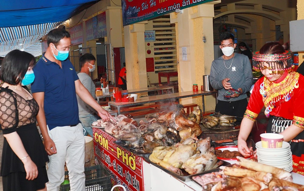 Lào Cai: Các điểm du lịch thu hút đông du khách trong kỳ nghỉ lễ ảnh 10