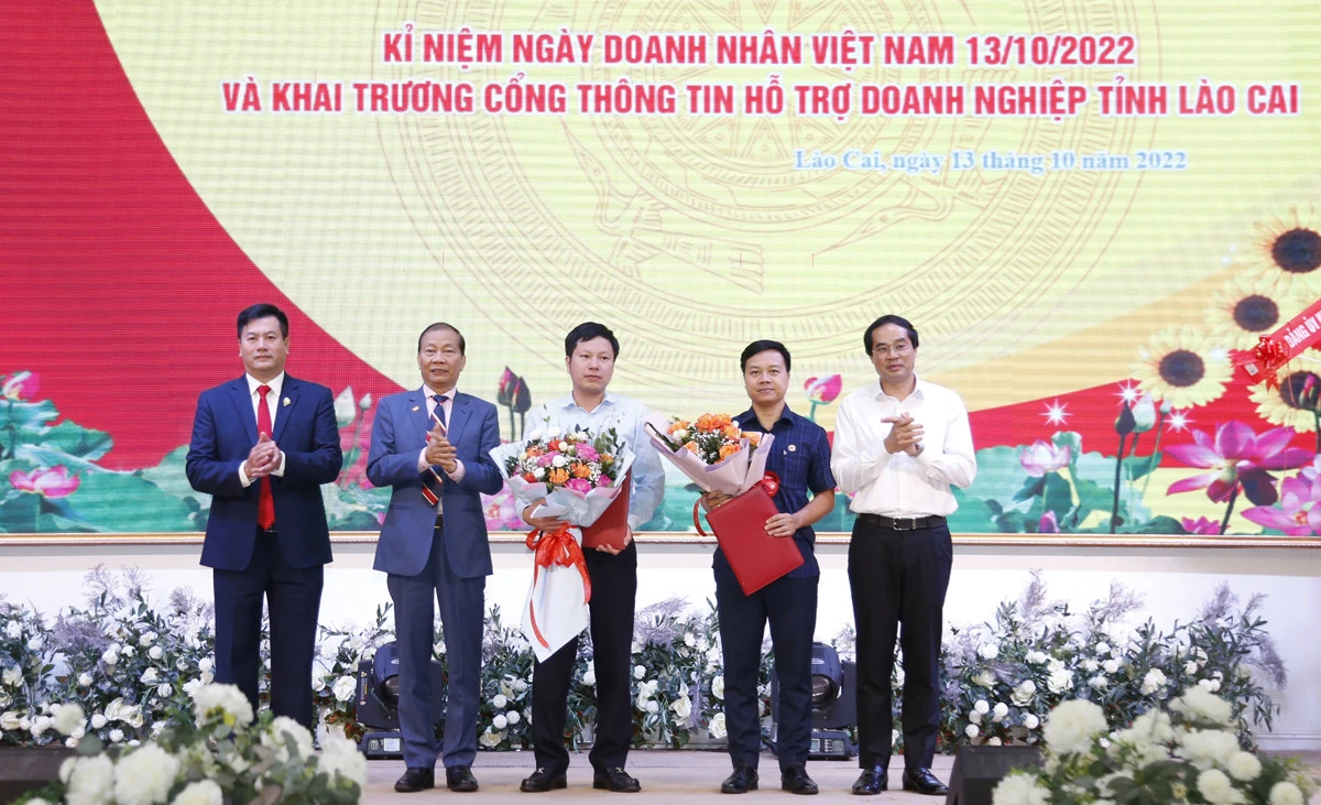 UBND tỉnh gặp mặt kỷ niệm ngày Doanh nhân Việt Nam và tôn vinh doanh nhân điển hình ảnh 6