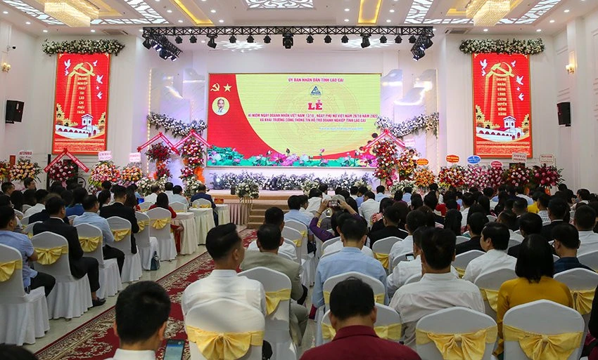 UBND tỉnh gặp mặt kỷ niệm ngày Doanh nhân Việt Nam và tôn vinh doanh nhân điển hình ảnh 1