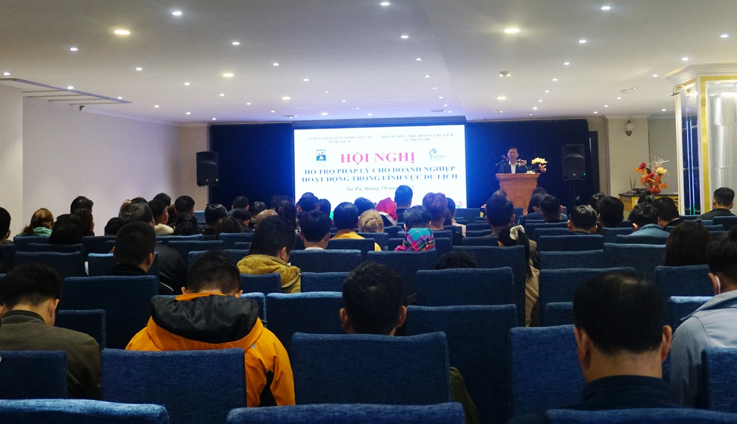 Gần 100 đại biểu được bồi dưỡng kiến thức pháp luật về lĩnh vực du lịch ảnh 1