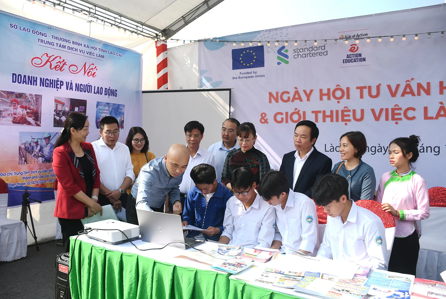 UBND tỉnh tổ chức ngày hội tư vấn hướng nghiệp - giới thiệu việc làm lần thứ I, năm 2022 ảnh 4