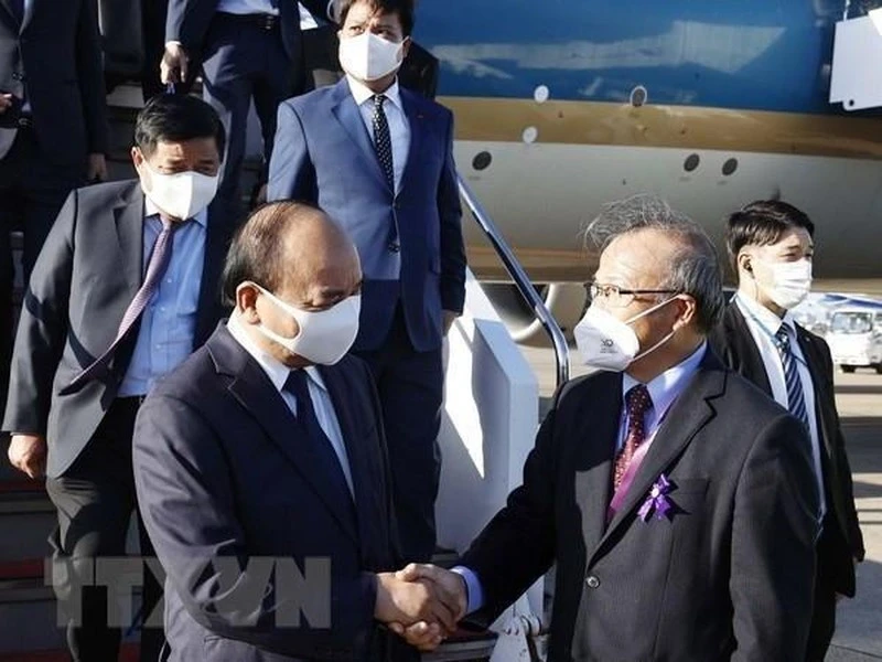 Chủ tịch nước Nguyễn Xuân Phúc tới sân bay quốc tế Haneda (Tokyo), bắt đầu tham dự các hoạt động của Lễ Quốc tang cố Thủ tướng Abe Shinzo.
