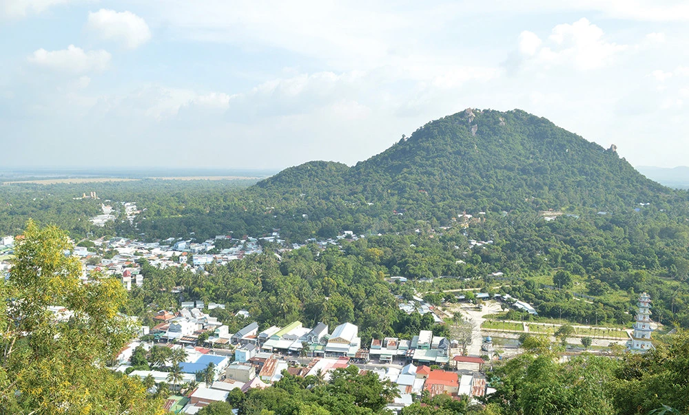 Trên đỉnh Trà Sư ảnh 1