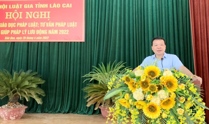 Giảng viên giới thiệu nội dung Luật Hôn nhân và Gia đình.