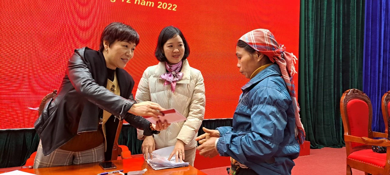 Đoàn Đại biểu Quốc hội, Thường trực HĐND tỉnh tặng quà tết hộ nghèo huyện Bắc Hà, Văn Bàn ảnh 6