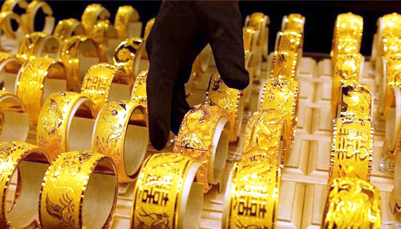 Giá vàng thế giới chứng kiến đà giảm trong tháng 4/2022 ảnh 1