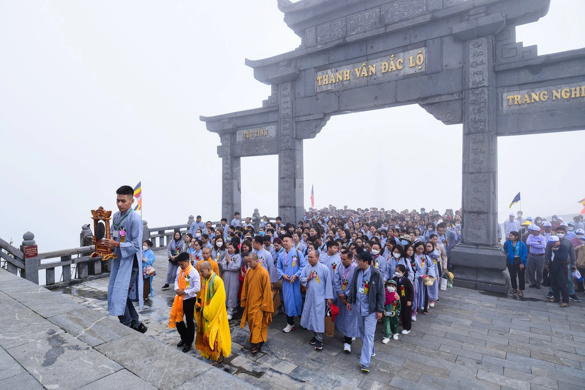 Mùa Vu Lan báo hiếu, phật tử tìm về đỉnh thiêng Fansipan bái Phật, cầu bình an tới đấng sinh thành ảnh 5