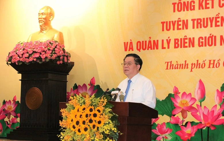 Đồng chí Nguyễn Trọng Nghĩa phát biểu tại hội nghị.