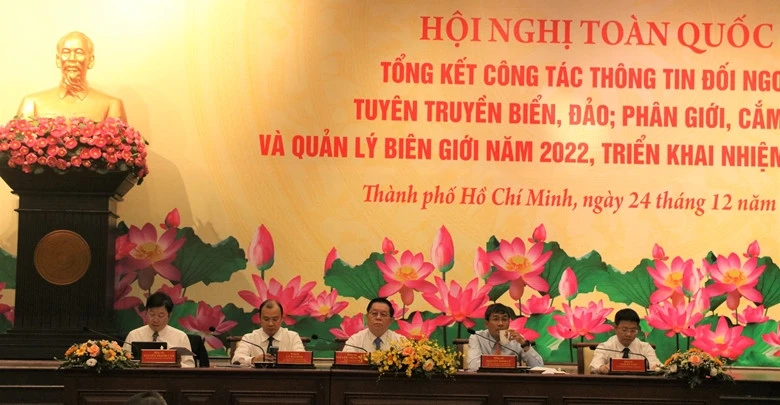 Các đồng chí chủ trì hội nghị.