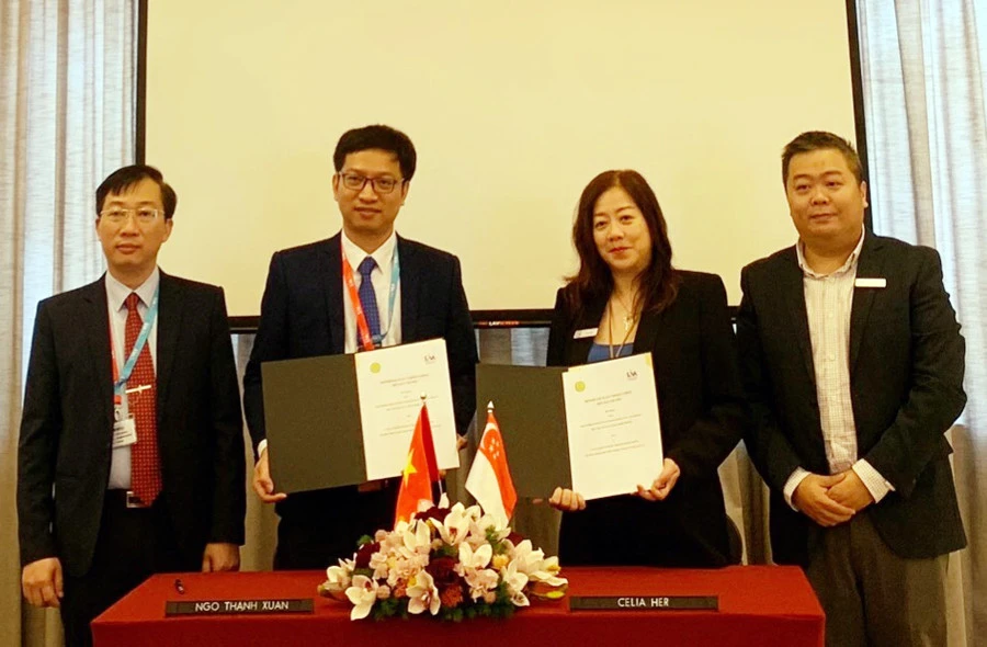 Trường THPT Chuyên Lào Cai kí ghi nhớ hợp tác với Học viện Quản lý Singapore ảnh 1