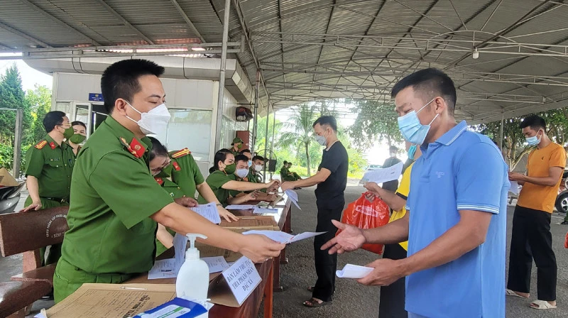 Trại giam Xuân Hà (Thạch Hà, tỉnh Hà Tĩnh) hoàn tất các thủ tục cho những người đủ điều kiện đặc xá để trở về đoàn tụ với gia đình, tái hòa nhập cộng đồng.
