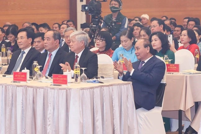 Các đồng chí lãnh đạo Đảng, Nhà nước tham dự hội nghị.