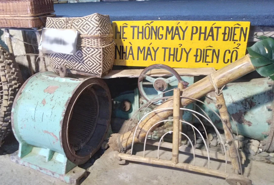 Một số bộ phận trong hệ thống tua bin - máy phát điệncủa thủy điện Cát Cát.