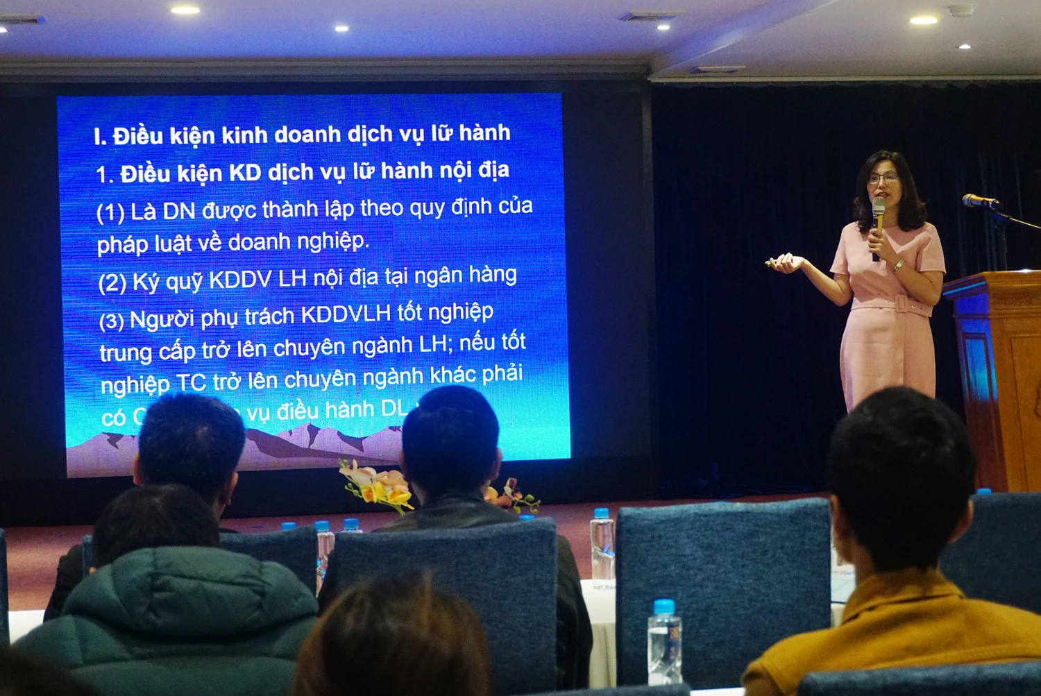 Gần 100 đại biểu được bồi dưỡng kiến thức pháp luật về lĩnh vực du lịch ảnh 3