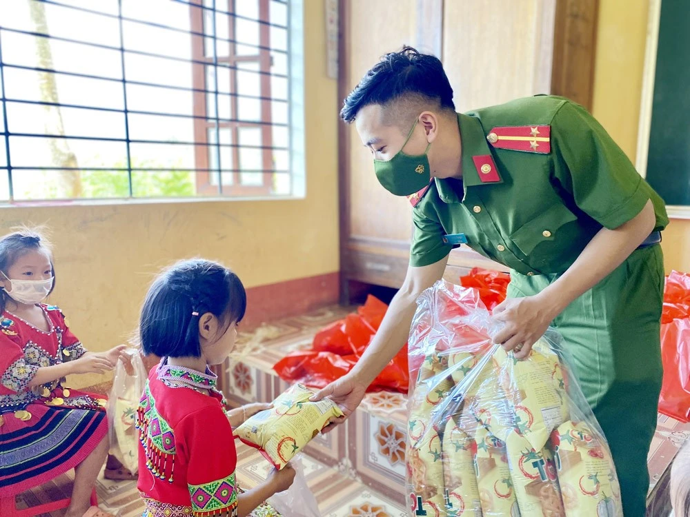 Lào Cai: 1 cán bộ được tuyên dương tại Lễ tuyên dương “Cán bộ, công chức, viên chức trẻ giỏi” toàn quốc năm 2021 ảnh 3