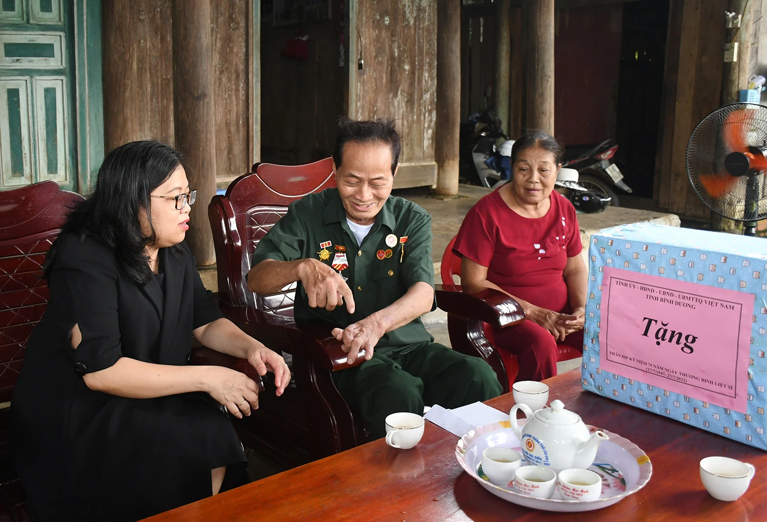 Đoàn công tác tỉnh Bình Dương thăm hỏi, tặng quà gia đình chính sách, người có công tại thành phố Lào Cai và huyện Bảo Thắng ảnh 2