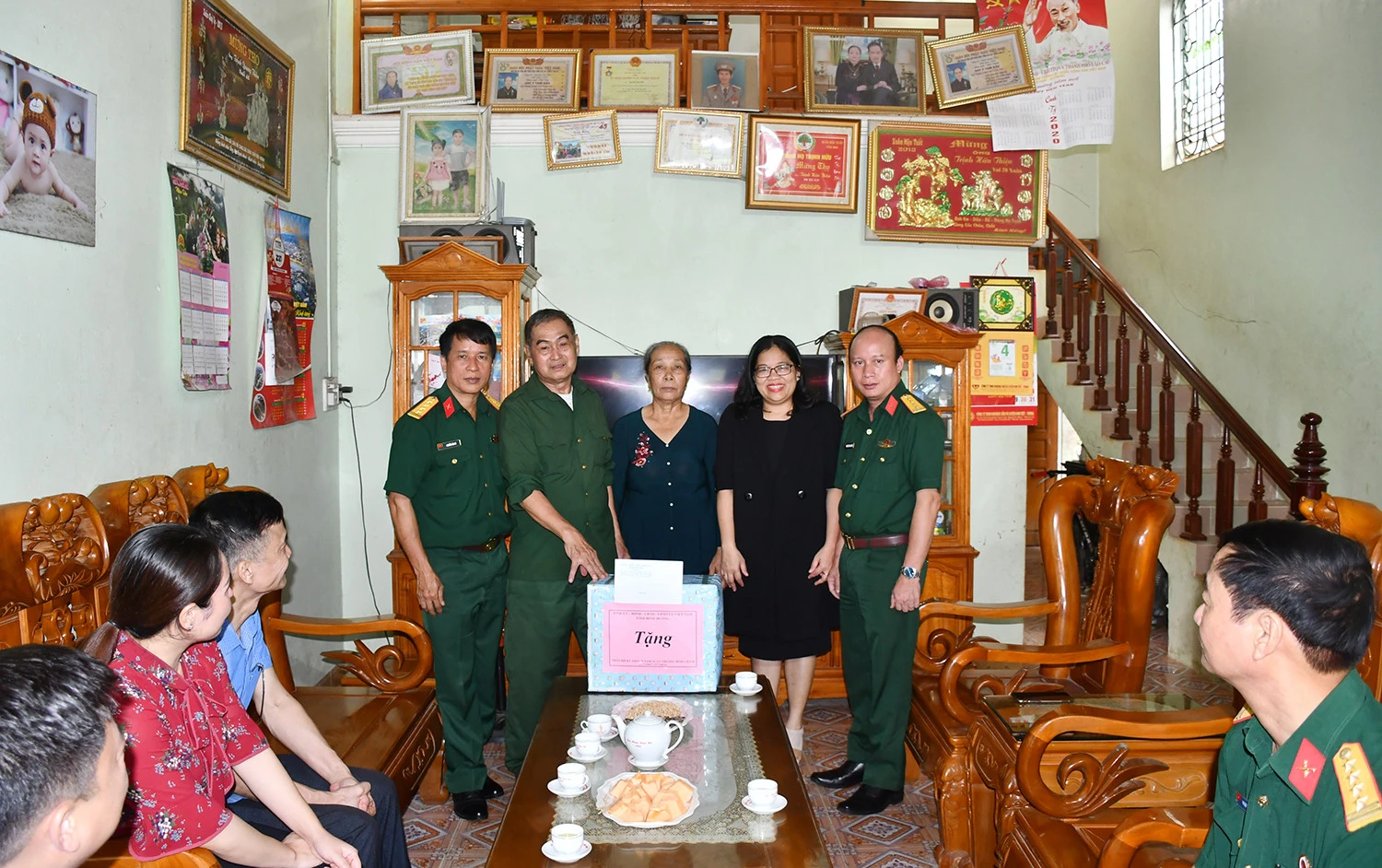 Đoàn công tác tỉnh Bình Dương thăm hỏi, tặng quà gia đình chính sách, người có công tại thành phố Lào Cai và huyện Bảo Thắng ảnh 1
