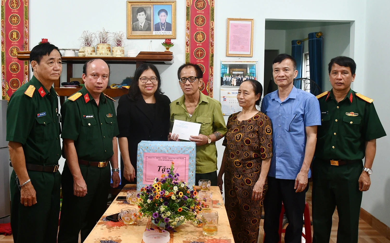 Đoàn công tác tỉnh Bình Dương thăm hỏi, tặng quà gia đình chính sách, người có công tại thành phố Lào Cai và huyện Bảo Thắng ảnh 4
