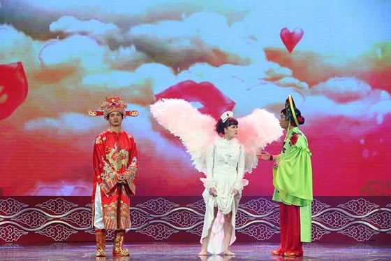 Táo quân 2018 quy tụ đông đảo diễn viên và có nhiều trang phục "lạ".