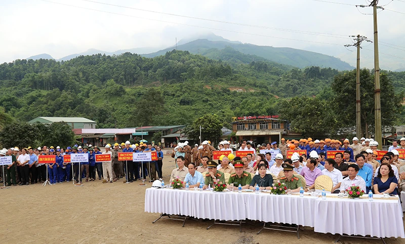 Quang cảnh Lễ phát động.