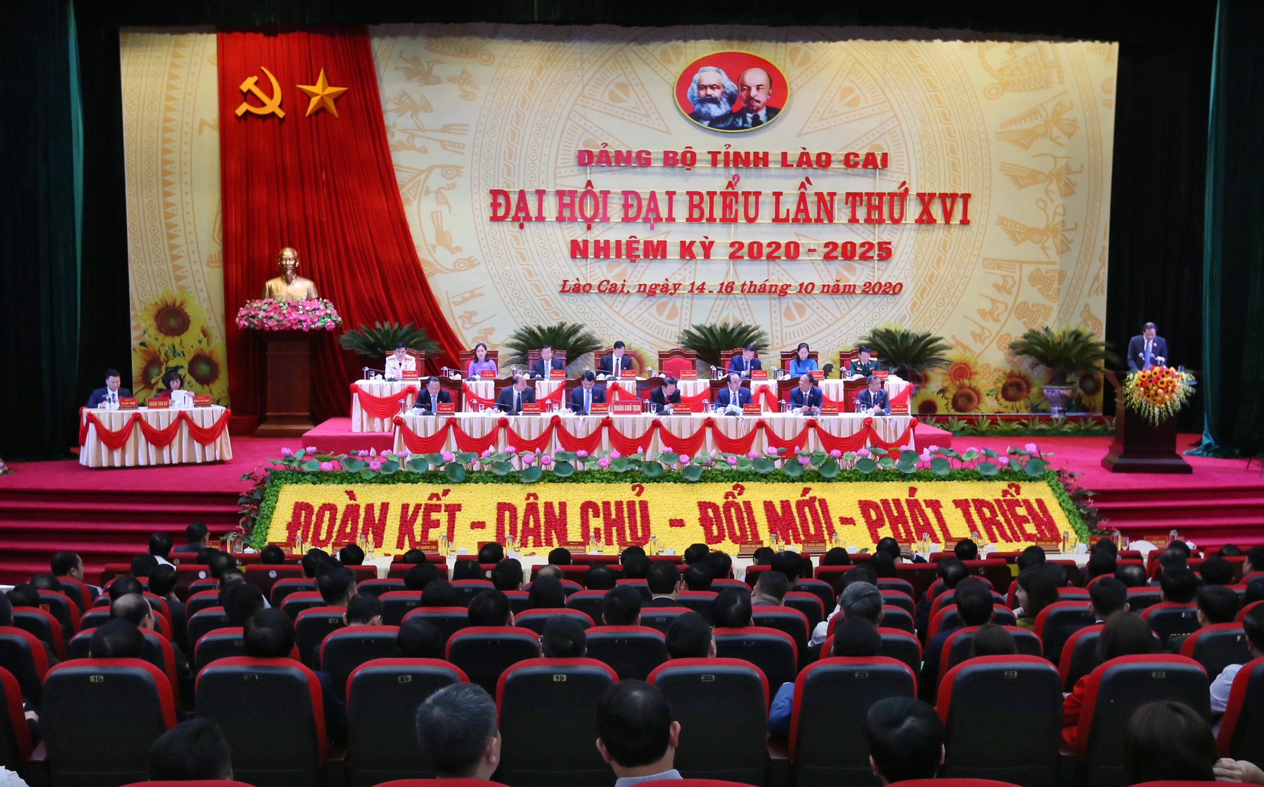 Quang cảnh phiên trù bị.