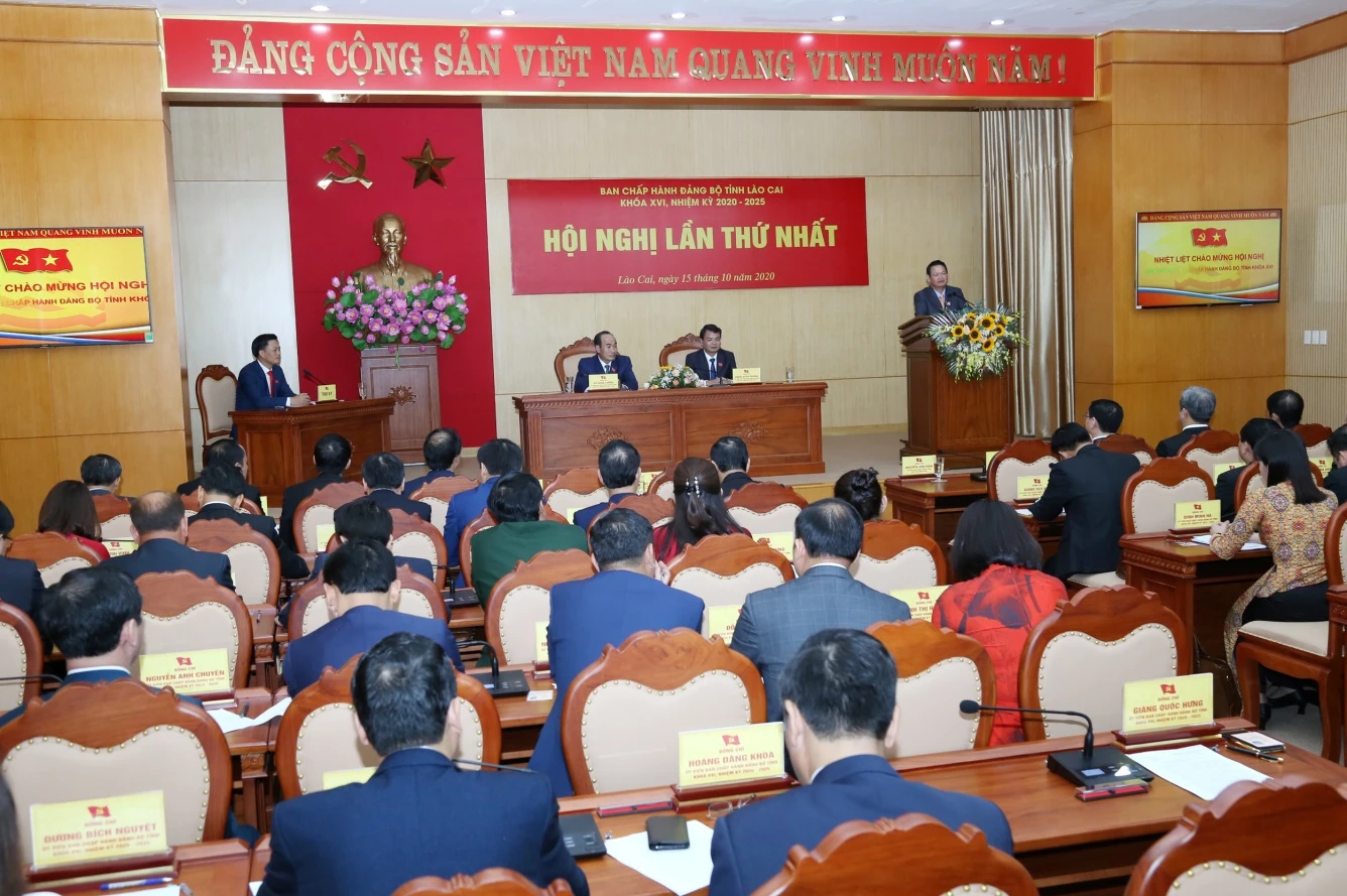 Quang cảnh Hội nghị lần thứ Nhất Ban Chấp hành Đảng bộ tỉnh khóa XVI.