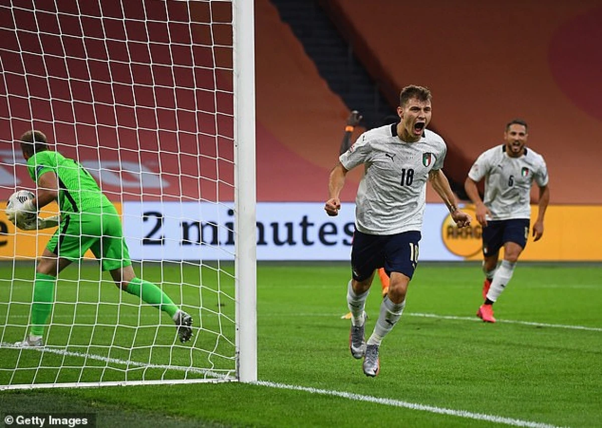 Barella ăn mừng bàn thắng mở tỷ số cho Italia trước Hà Lan. (Ảnh: Getty).