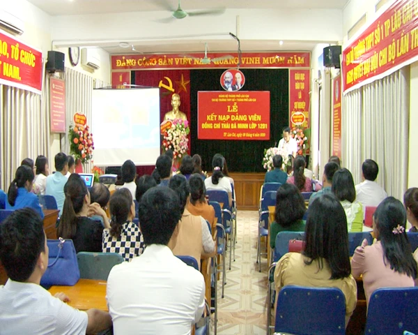 Quang cảnh lễ kết nạp.