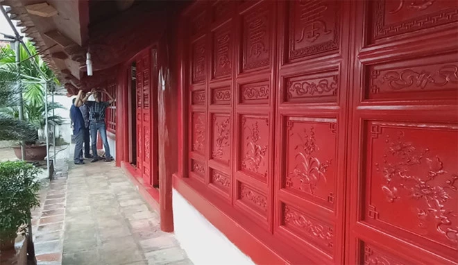 Đình Kim Quan (Hà Nam) đã đỏ ối cả hành lang.