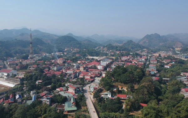 Trung tâm thị trấn Phố Ràng.