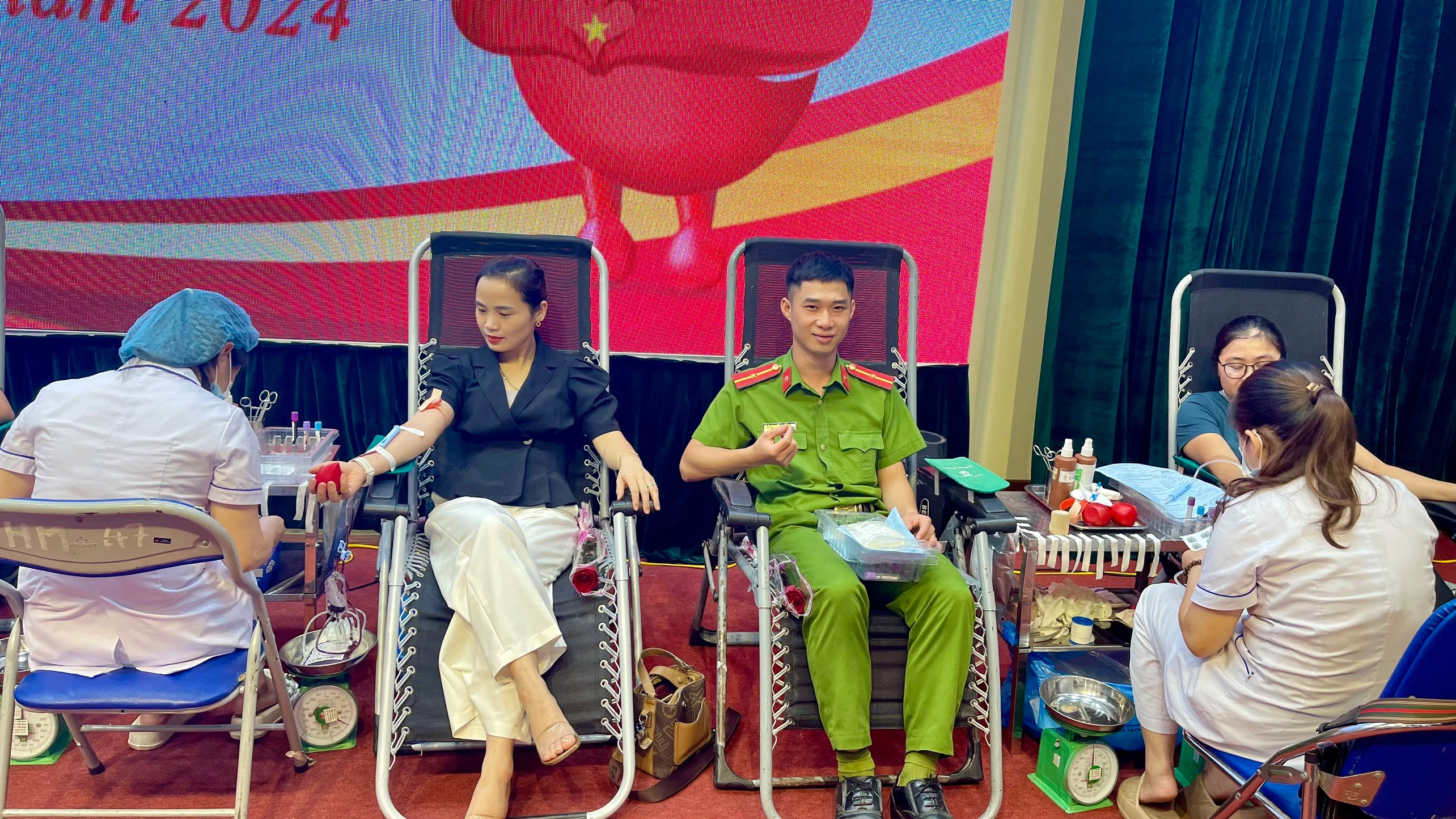 hien mau.jpg