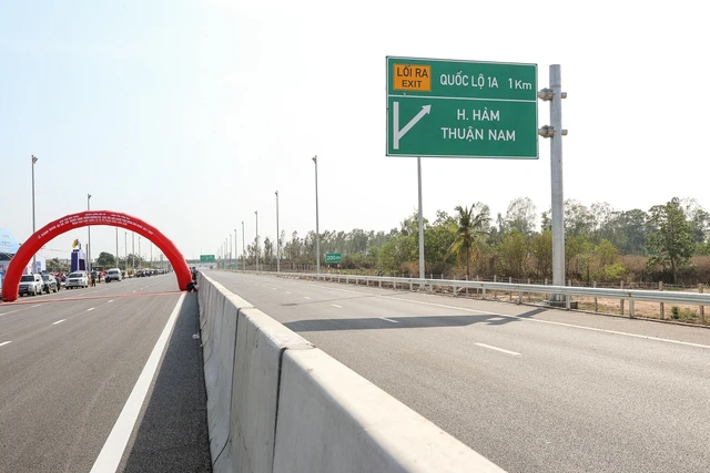 Dự án Phan Thiết - Dầu Giây có chiều dài tuyến khoảng 99 km đi qua các tỉnh Bình Thuận, Đồng Nai, kết nối với tuyến đường cao tốc TP.HCM - Long Thành - Dầu Giây.