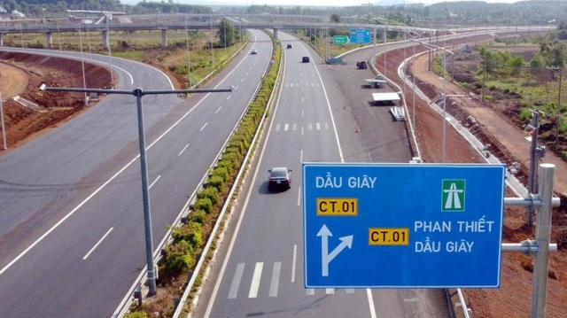 Dự án Phan Thiết - Dầu Giây rút ngắn hành trình từ TP.HCM đến các trung tâm du lịch và mở ra cơ hội đầu tư vào khu vực miền Nam Trung Bộ; khắc phục tình trạng ách tắc giao thông và giảm thiểu tai nạn giao thông thường xuyên xảy ra trên Quốc lộ 1A.