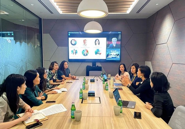 Thứ trưởng Trịnh Thị Thủy làm việc với Tập đoàn Google khu vực châu Á Thái Bình Dương có trụ sở tại Singapore.