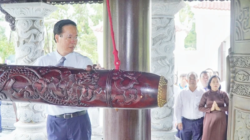 Chủ tịch nước Võ Văn Thưởng nguyện chuông...
