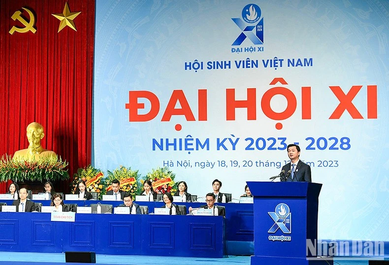 Đồng chí Nguyễn Minh Triết đọc diễn văn bế mạc Đại hội.