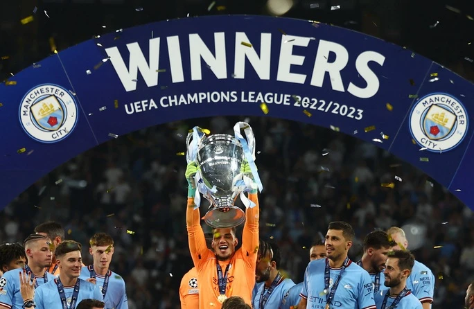 Thủ môn Ederson.