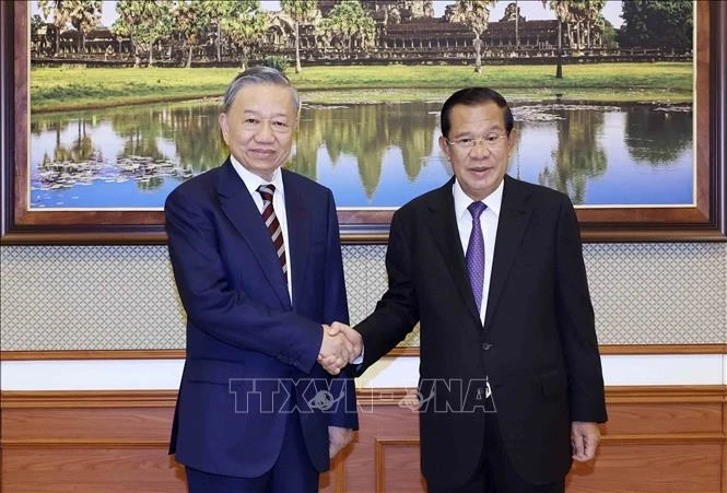 Chủ tịch nước Tô Lâm và Chủ tịch Đảng CPP, Chủ tịch Thượng viện Campuchia Samdech Techo Hun Sen. (Ảnh: Nhan Sáng/TTXVN).