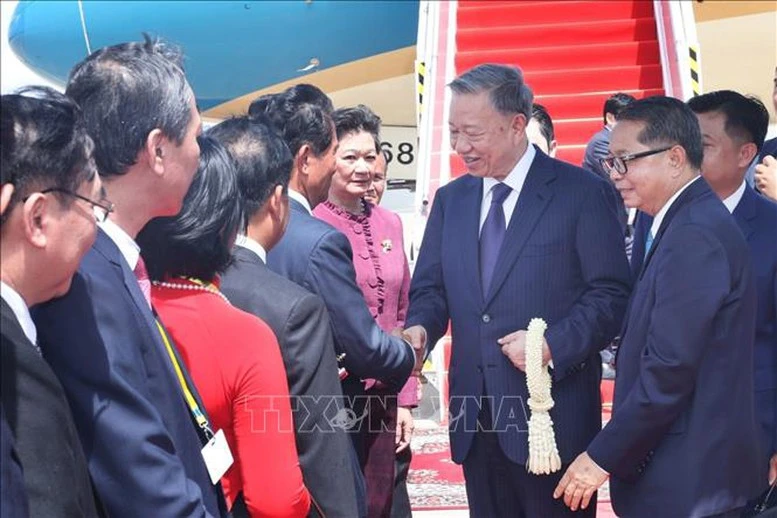 Lễ đón Chủ tịch nước Tô Lâm tại sân bay quốc tế Phnom Penh - Ảnh: TTXVN