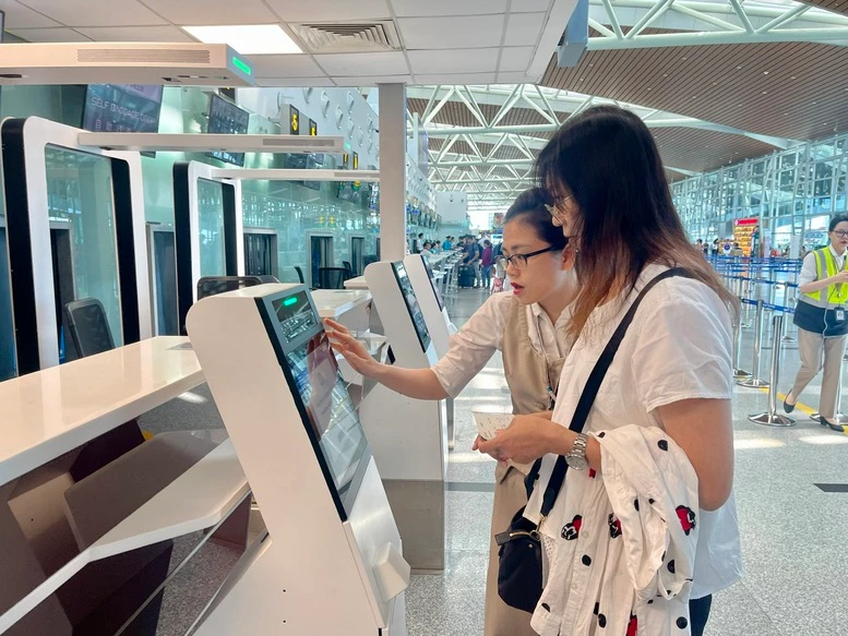 Triển khai hệ thống gửi hành lý tự động giúp hành khách rút ngắn thời gian làm thủ tục từ 15 - 20 phút - Ảnh: VGP/Lưu Hương