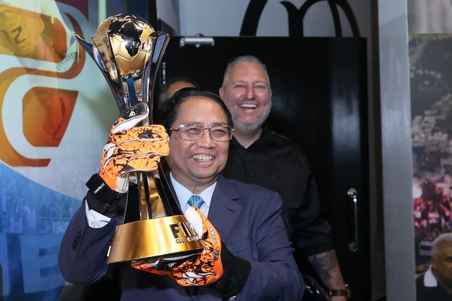 Thủ tướng Phạm Minh Chính thăm câu lạc bộ bóng đá Corinthians – đội bóng giàu truyền thống thứ nhì Brazil nhằm thúc đẩy hợp tác lĩnh vực bóng đá giữa hai quốc gia.