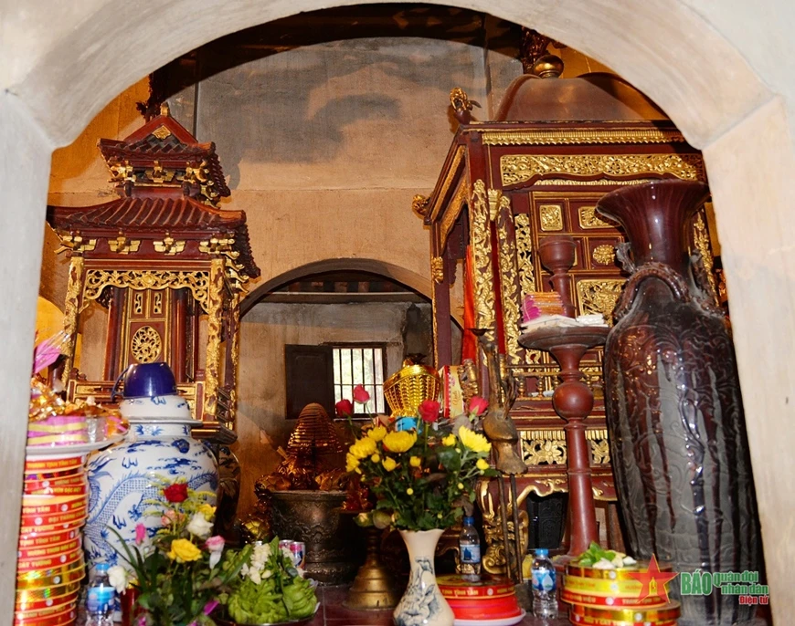 Bảo vật quốc gia cặp khám thờ sơn son thếp vàng tại Di tích đền - chùa Bà Tấm (xã Dương Xá, huyện Gia Lâm, TP Hà Nội).
